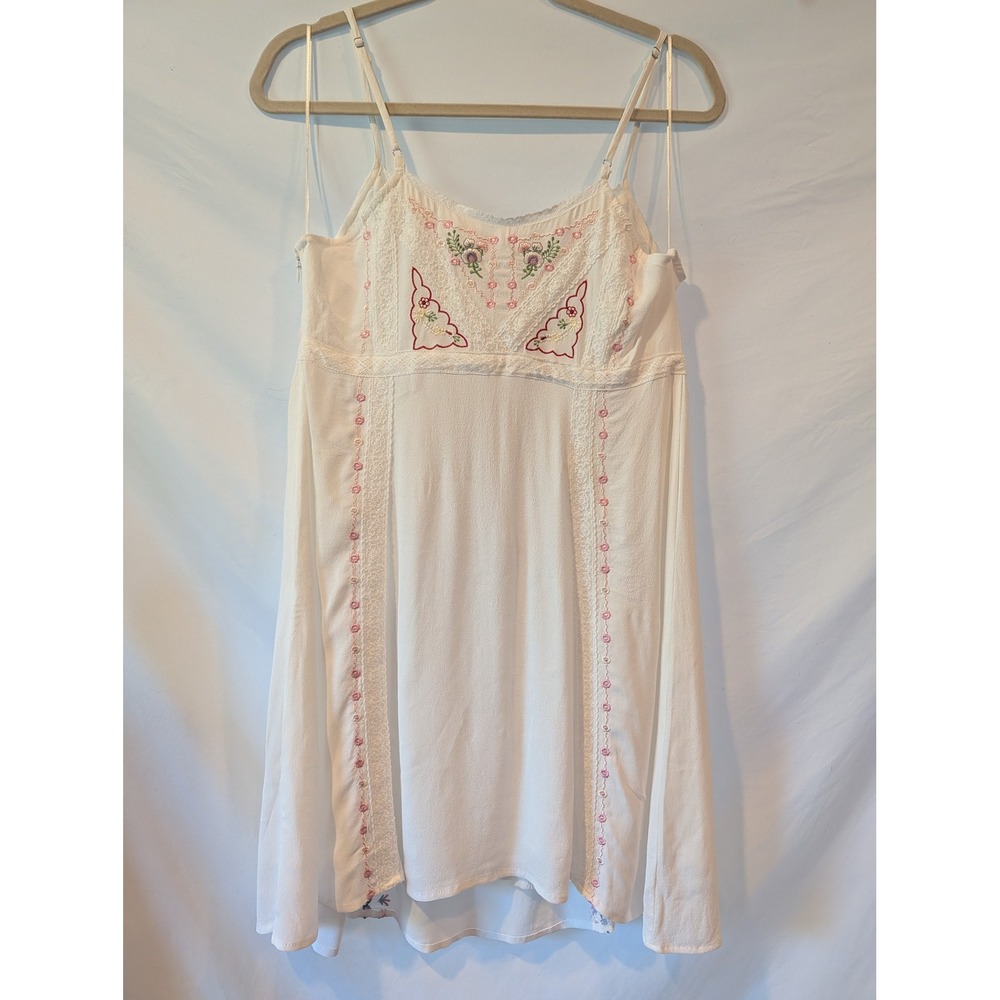 Altar'd State Parker White Floral Embroidered Lace Mini Dress XS NWT Boho - Picture 2 of 8